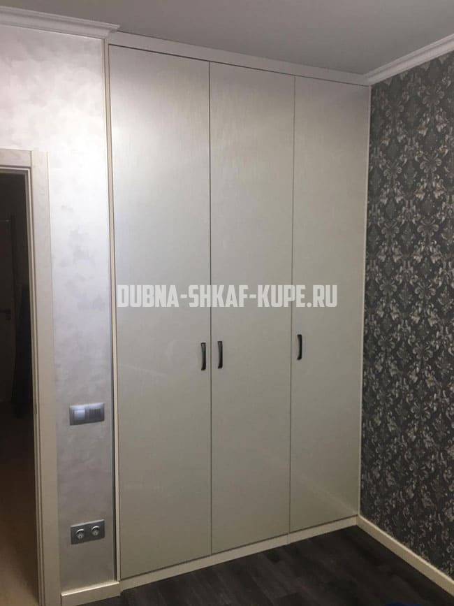 Распашные шкафы Дубна